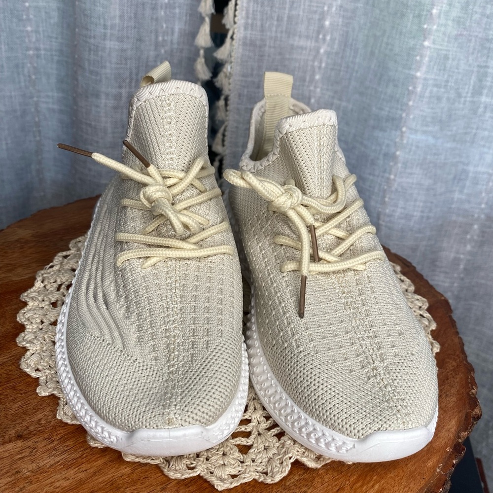 Women’s Beige Knit Sneakers US Size 5 EU Size 35
